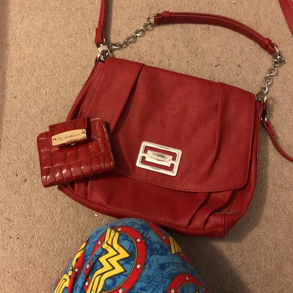 Liz Claiborne WONDER WOMAN red bag & Wallet Set